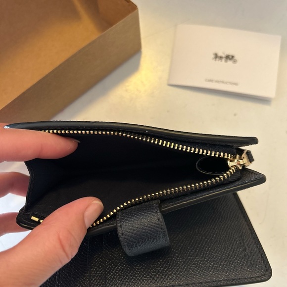 Coach Midnight Blue Leather Corner Zip Coin Case Wallet - Picture 9 of 10